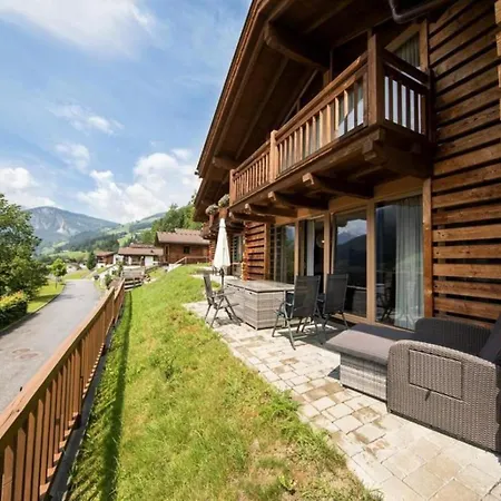 Feriehus Schoeneben Haus Arnika Wald im Pinzgau